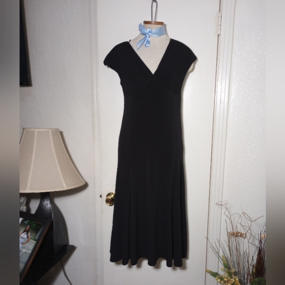Glamour V Neck Black Dress With Shoulder Pads Size 8